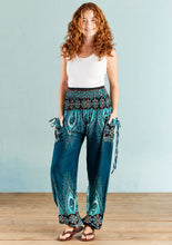 Load image into Gallery viewer, Sea Green Peacock Print Trouser With 2 Tie Pockets - Free size