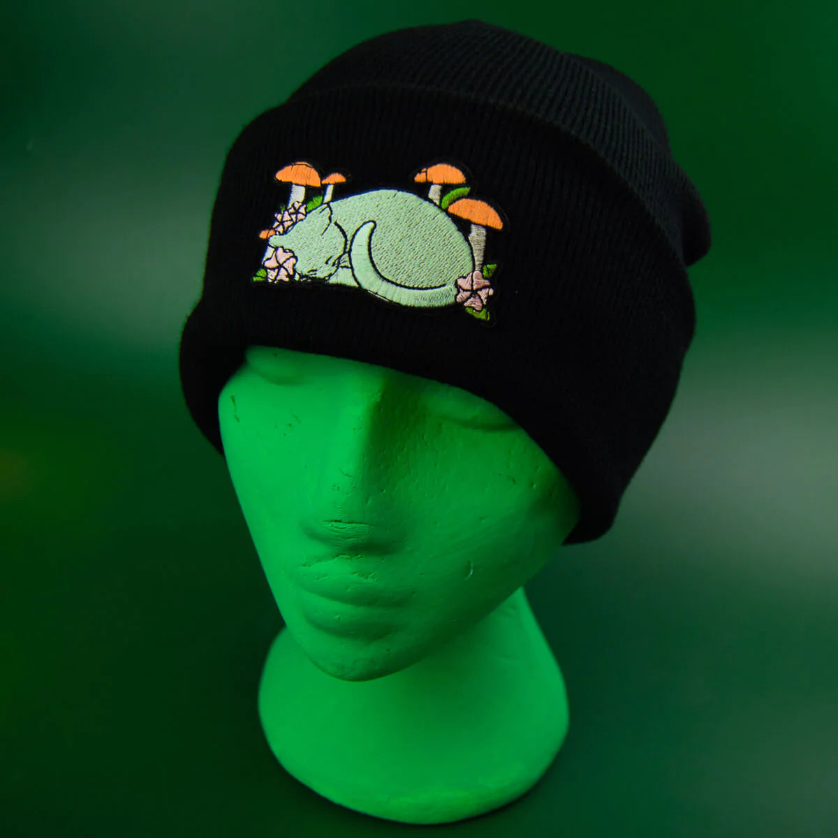 CAT IN NATURE PATCH BLACK BEANIE