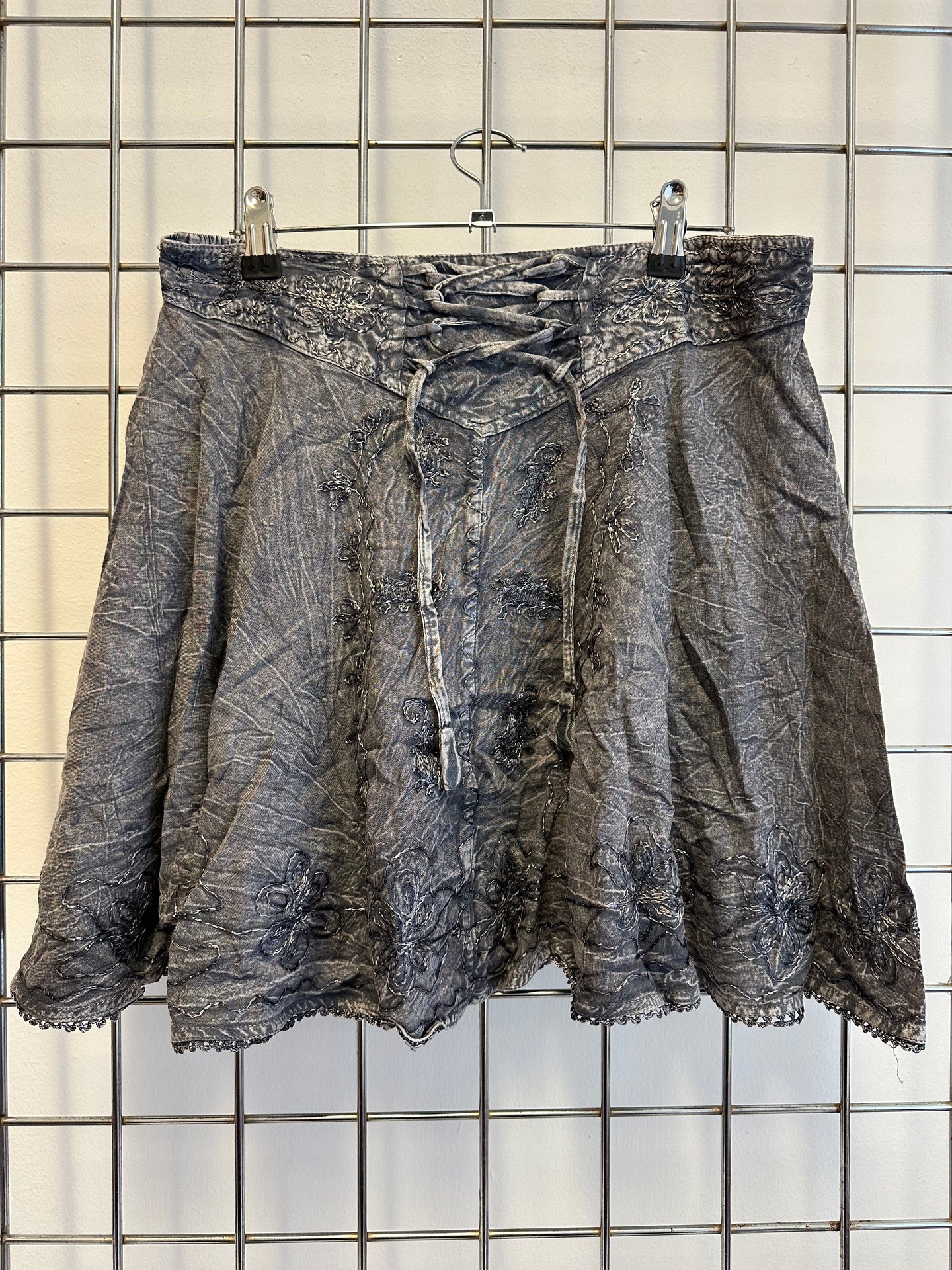 Short Embroidered Skirt - GREY