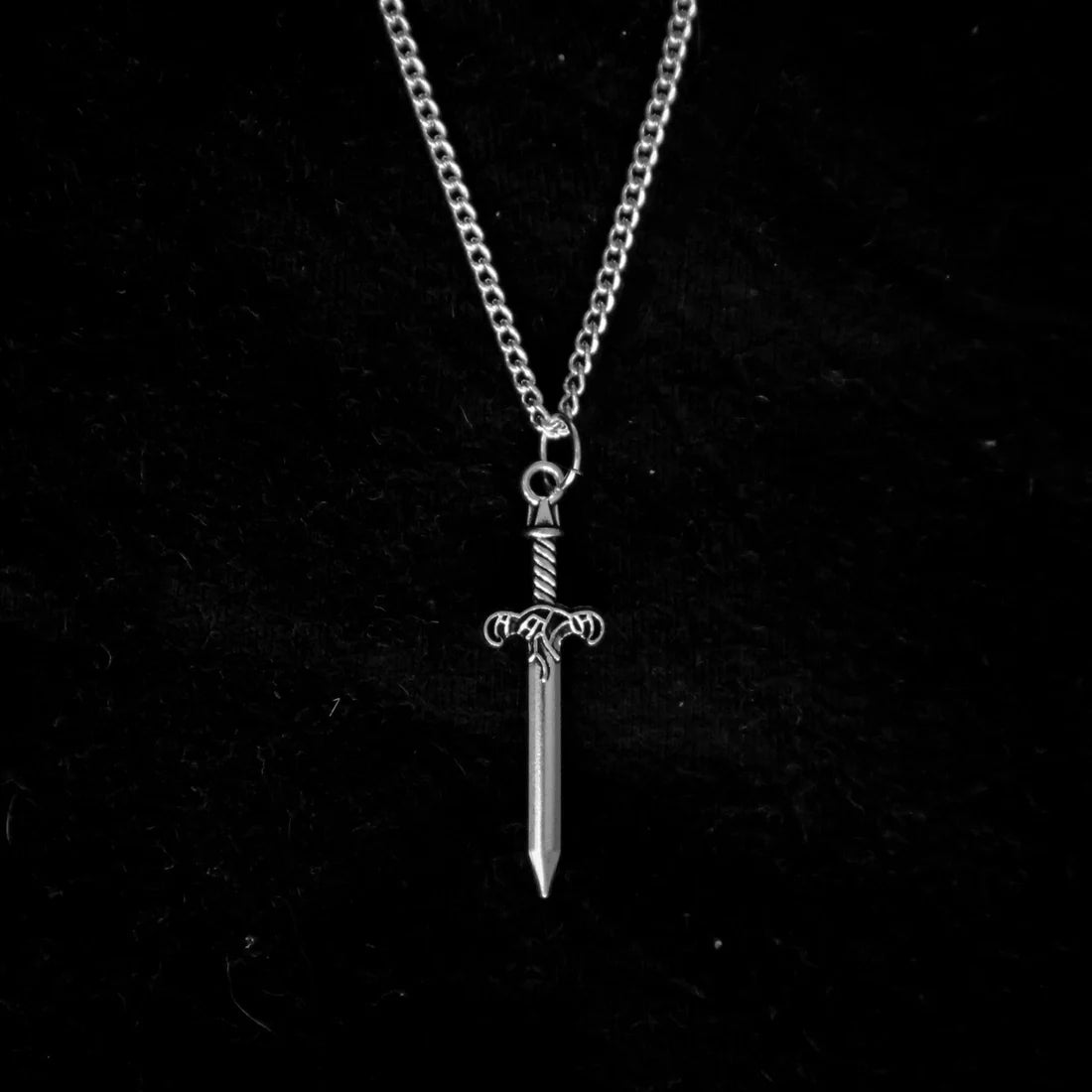 SMALL DAGGER NECKLACE