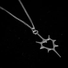 Load image into Gallery viewer, Thorny Heart Necklace
