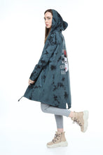 Load image into Gallery viewer, Green Long Tie Die Frida Kahlo Print Cotton Cardigan with Hood
