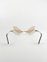 Load image into Gallery viewer, Rimless Dragonfly Lenses Sunglasses In Light Brown With Gold Temples
